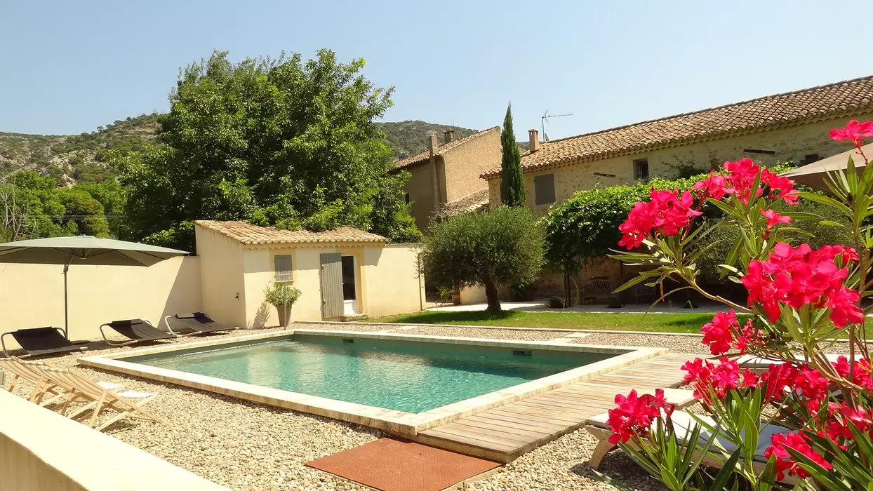 luberon - prachtige boerderij met privézwembad - airconditioning, wifi, tafelvoetbal, pingpong