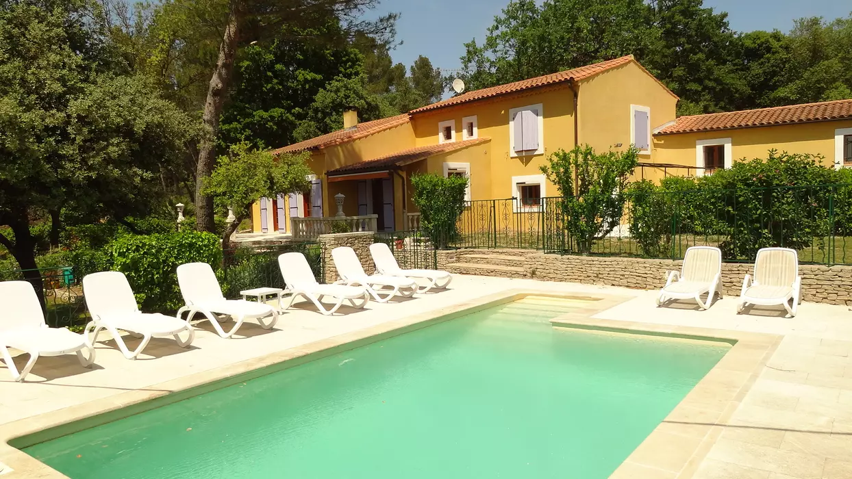 Belle Villa avec piscine privative et grand jardin à L'Isle sur la Sorgue - climatisation