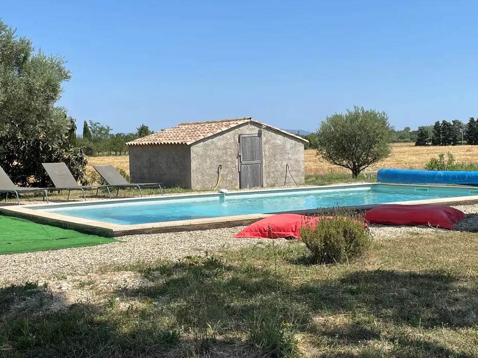 Angenehmes Haus mit Swimmingpool auf dem Land zwischen Avignon und Carpentras