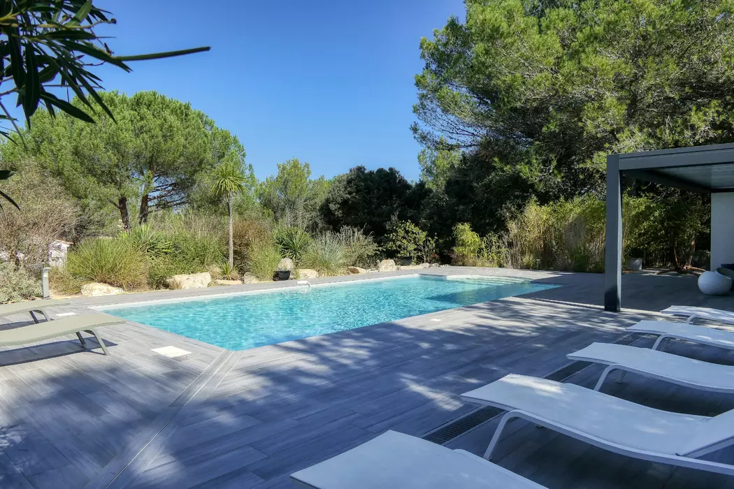 Belle et spacieuse Villa avec Piscine privée entre Alpilles et Lubéron