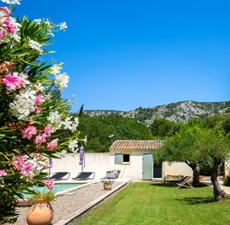 luberon - beau mas avec piscine privée - climatisation , wifi, baby-foot, ping-pong