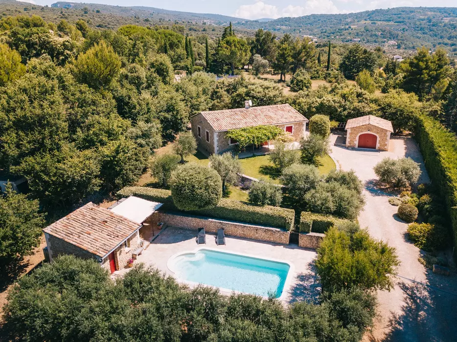 Charmant Mazet avec piscine privative dans le Lubéron