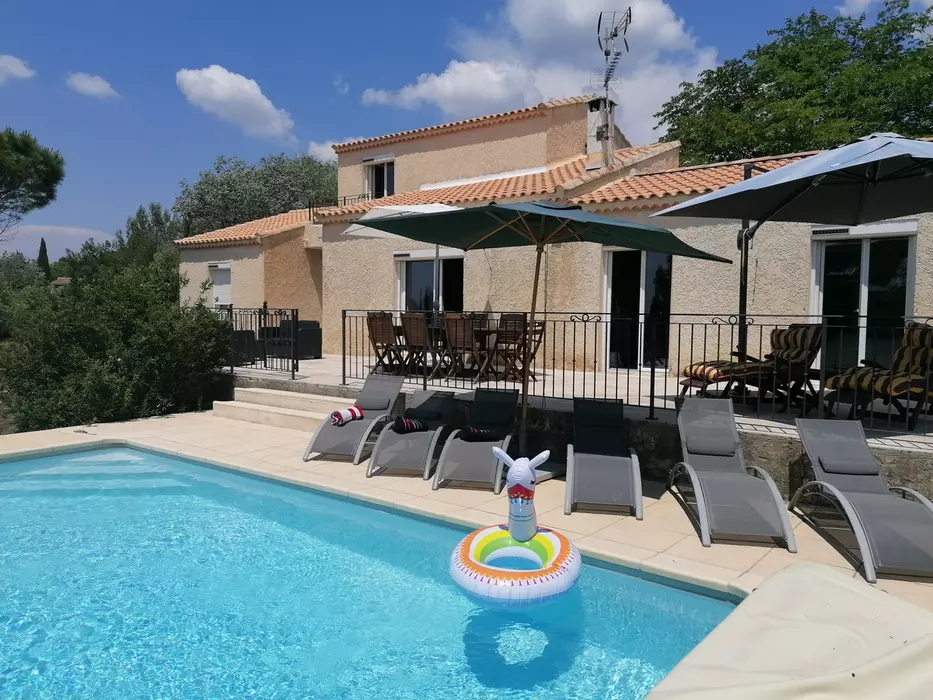 Agréable Villa avec climatisation Piscine privative et grand jardin à l'Isle sur la sorgue  - wifi gratuit