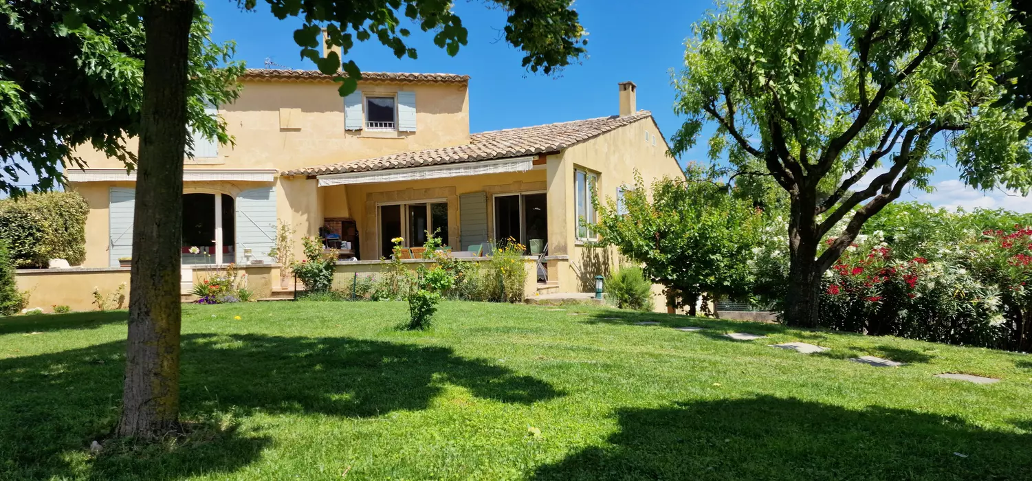 Location maison de vacances à Robion - Lubéron | Piscine privée, climatisation, jardin arboré, cadre exceptionnel