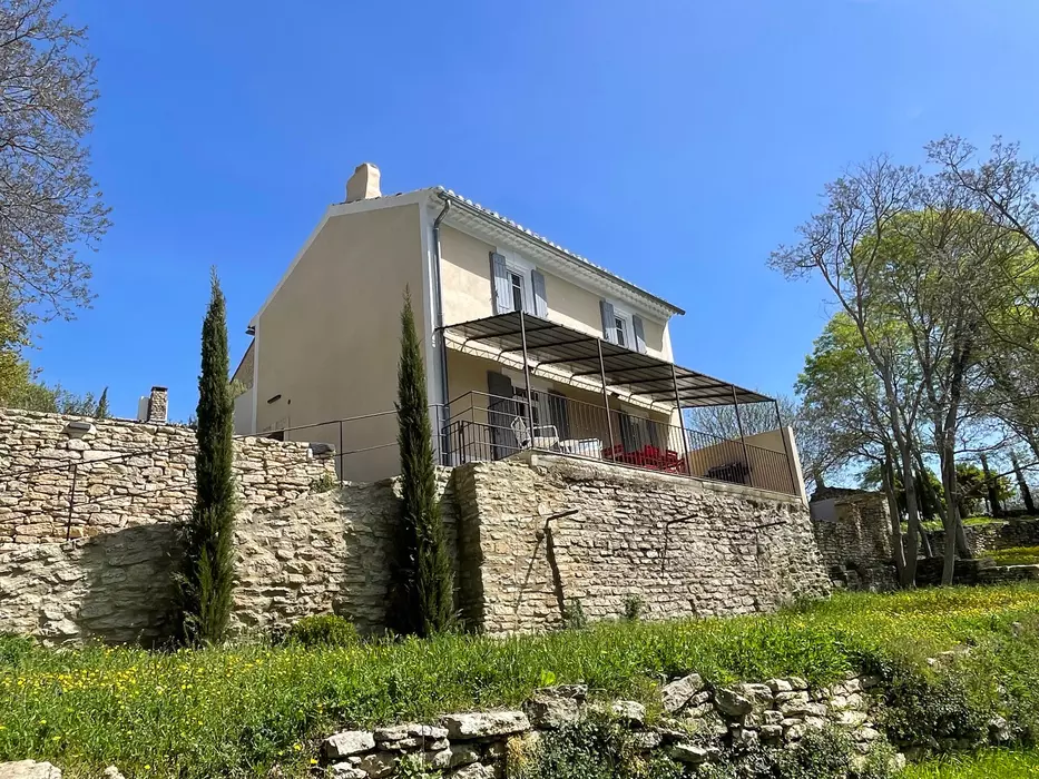 Lubéron - Magnificent air-conditioned cottage in beautiful renovated farmhouse with swimming pool and beautiful view of the village of Ménerbes - Wifi